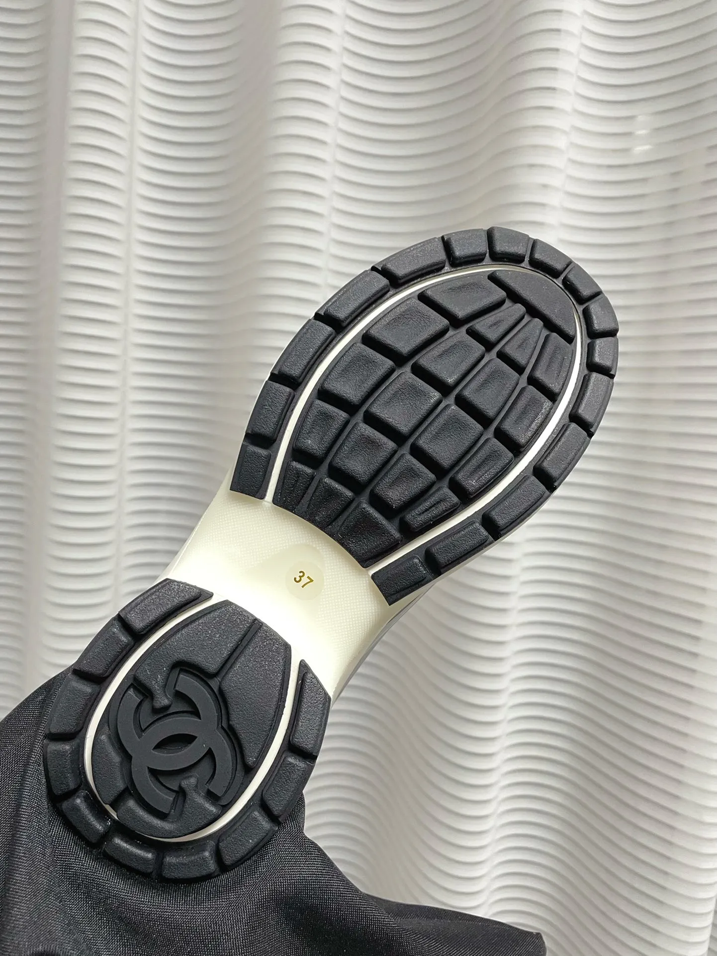 👟👟Ex-factory price 640👟👟 Women's shoes, women's clothing, women's shoes, women's clothing (Full set of packaging details, outsole perfectly combined, different from outside currency) Silver Horn King, Xiaoxiang Chanel, Chanel 2023 early spring vacation series, the latest casual sports shoes, incomparably beautiful and easy to wear, very light, the inside is also super soft, super comfortable, the upper is breathable design, the color is high-end, durable and versatile Upper: cowhide and cloth stitching. Lining: breathable mesh. Original foam combination outsole. Size: 35-40